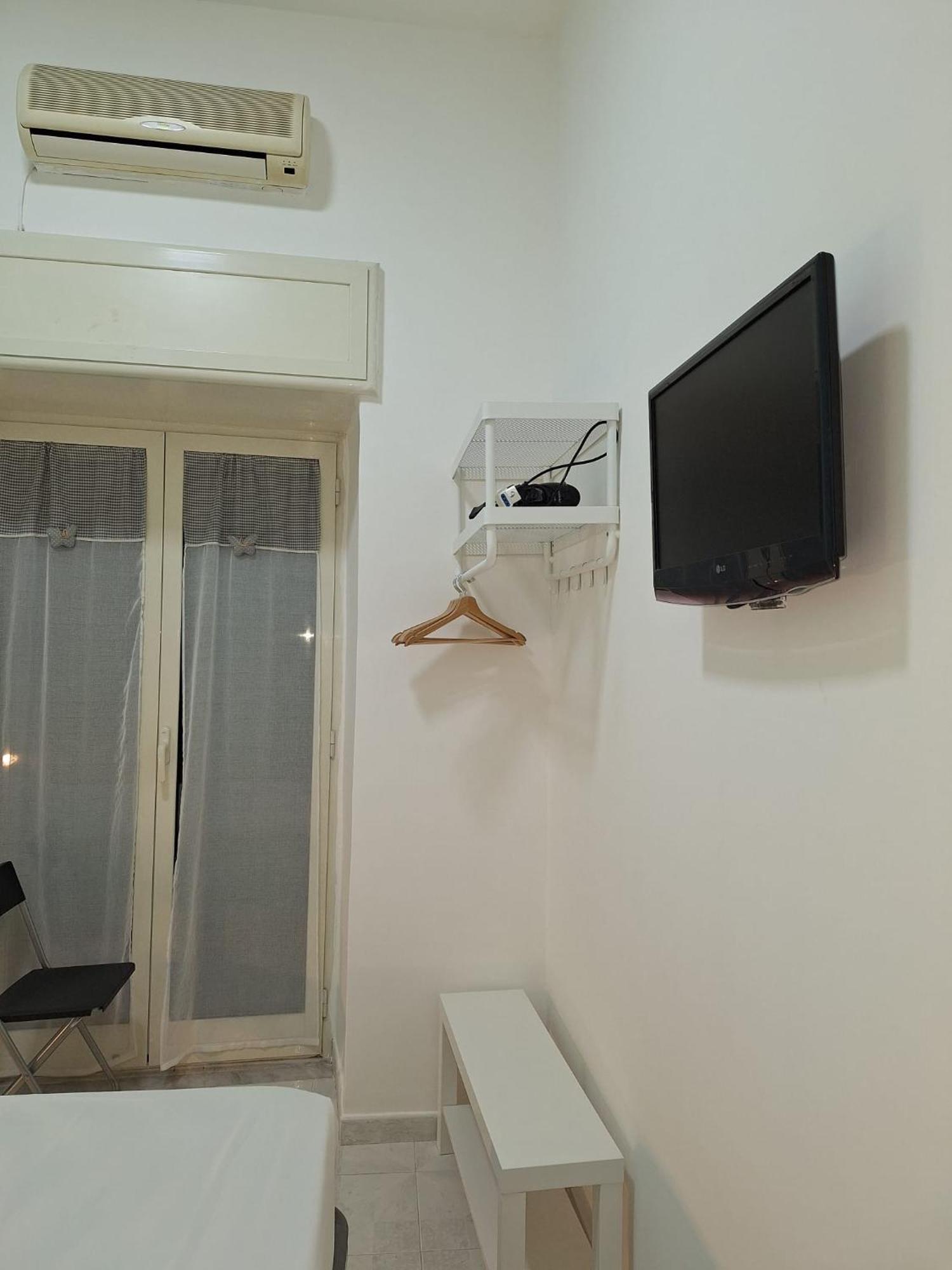 Hotel Cisterna'S House Neapel Zimmer foto